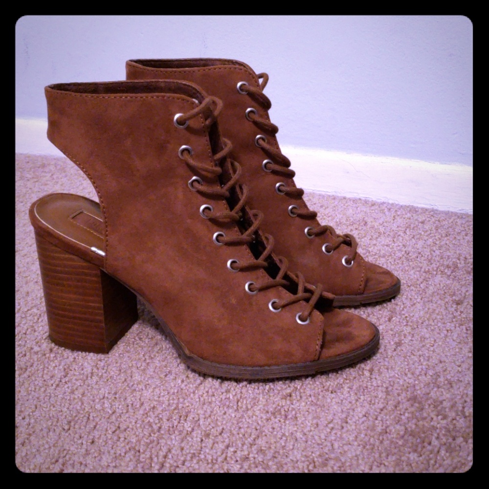 Lace up heel